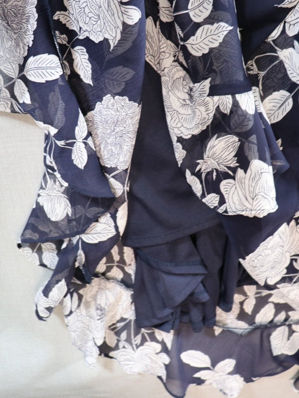 Laura Plus Dress Womens 16P Navy White Chiffon Ruffle Floral Midi 18 Plus - Picture 6 of 14